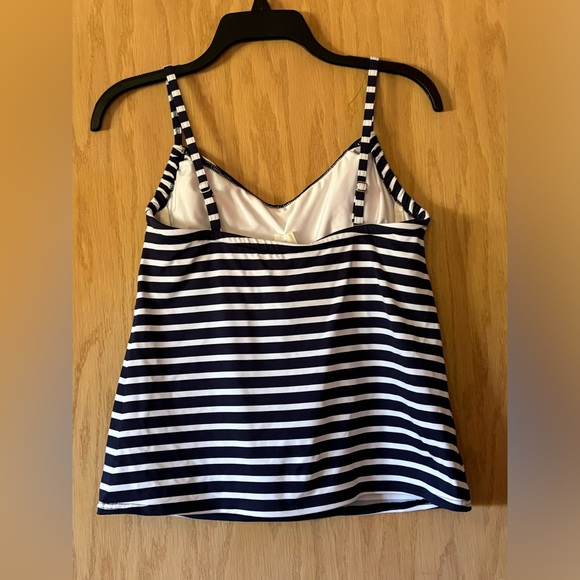 Lands End 2 piece swimming suit. Top is Size 10. Bottom is size 8. - Picture 2 of 6